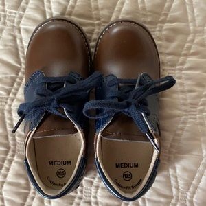 Boys barely worn Oxford shoes
